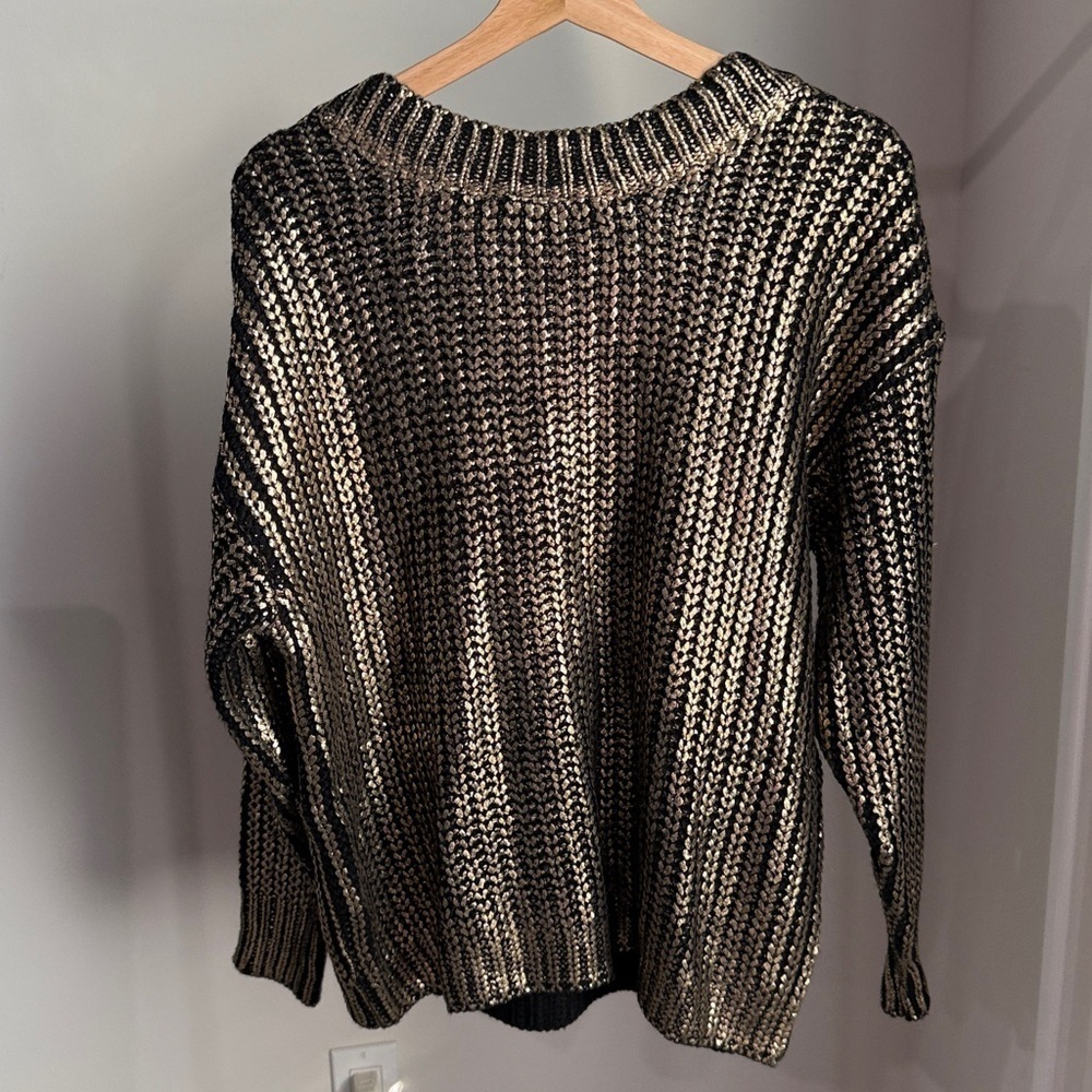 Chic Black and Gold V-Neck Sweater - Picture 13 of 13